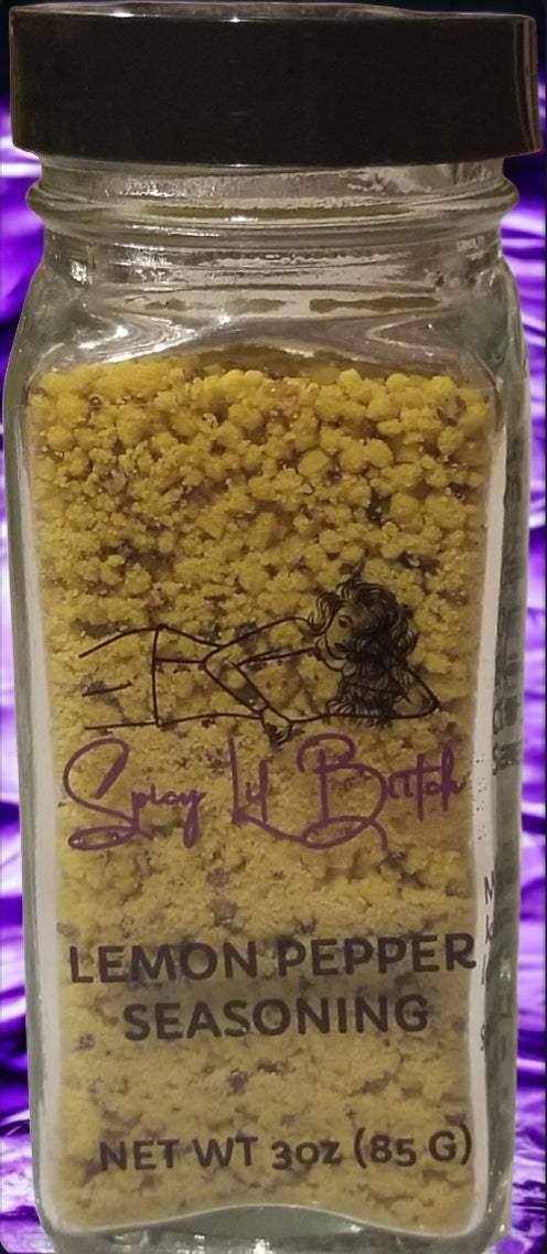 Mmm mmm mmm lemon pepper. It's excellent for chicken & fish. Whether fried or baked this tangy aromatic seasoning will have you licking your fingers after eating. No need to add salt. Simply shake on foods before cooking until you get the desired taste.  Ingredients: Garlic powder, onion powder, black pepper, citric acid, salt  Spice level: Mild  3oz of seasoning & comes in a reusable glass bottle.